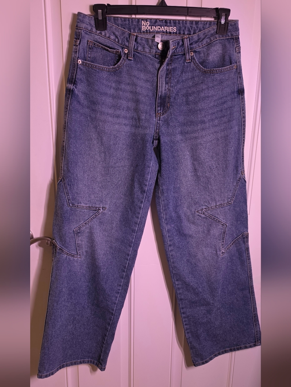 No Boundaries Women's Straight Leg Jeans - Blue With Star On Knee
